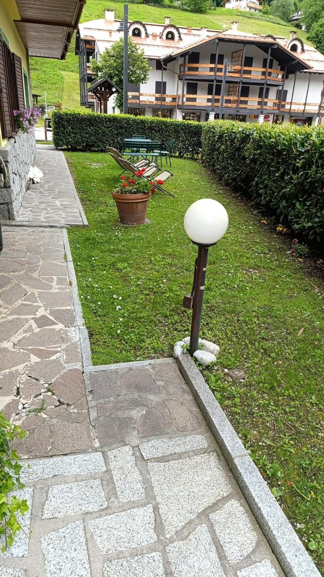 Bed and Breakfast Garni Bonsai Pinzolo Exterior foto