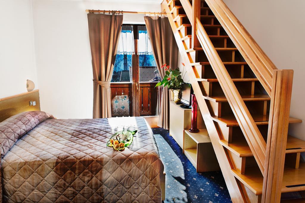 Bed and Breakfast Garni Bonsai Pinzolo Zimmer foto