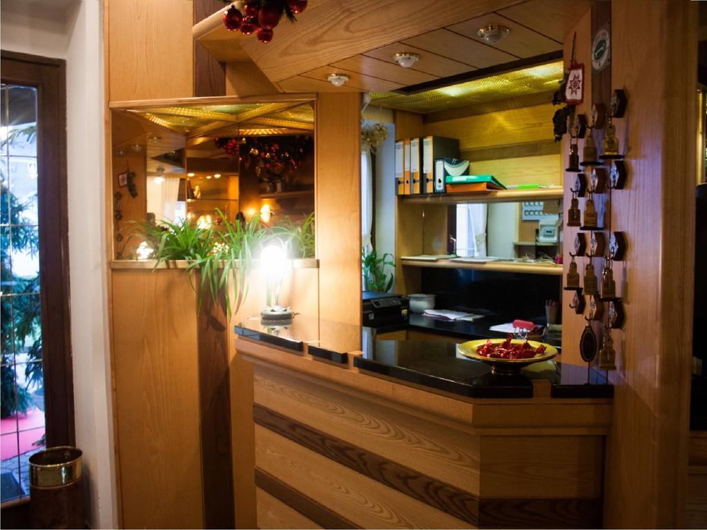 Bed and Breakfast Garni Bonsai Pinzolo Exterior foto